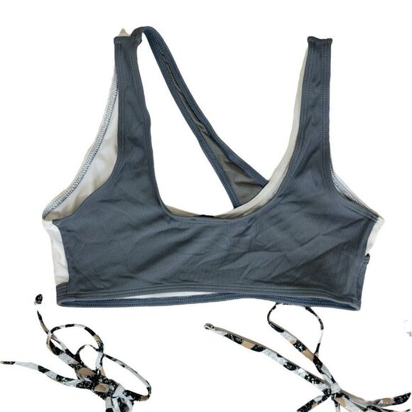 Bikini Swimwear Top Bundle in Animal Print SHEIN & Ribbed Colorblock Icon Swim X - Picture 4 of 8